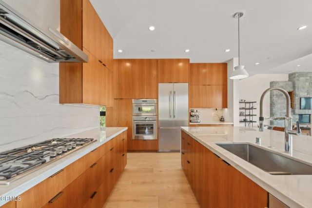 887 Via Ondulando, Ventura, CA 93003