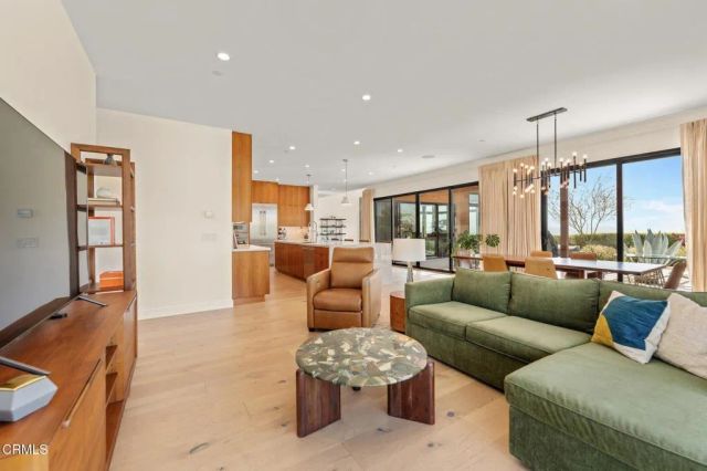 887 Via Ondulando, Ventura, CA 93003