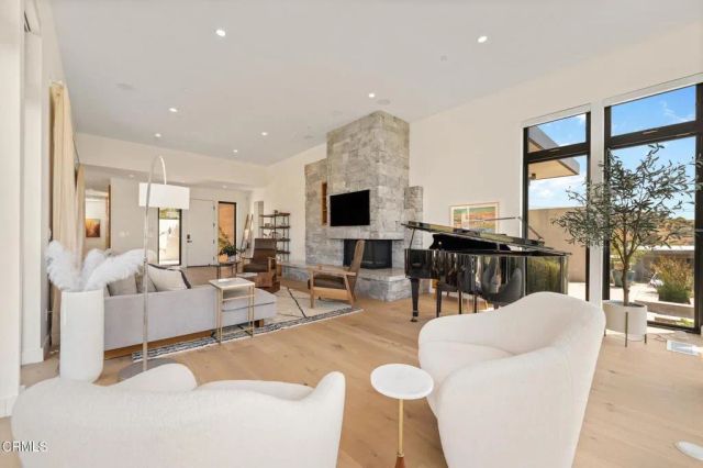 887 Via Ondulando, Ventura, CA 93003