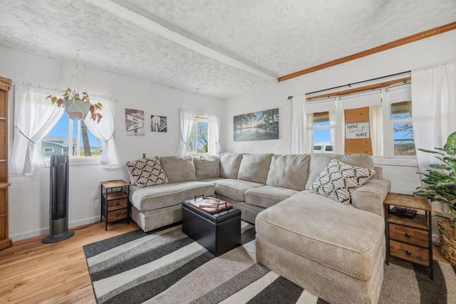 2425 S Oakhill Avenue, Janesville, WI 53546