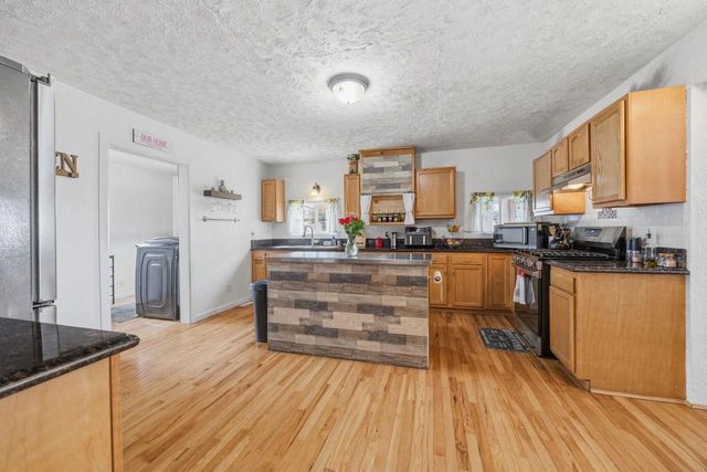 2425 S Oakhill Avenue, Janesville, WI 53546