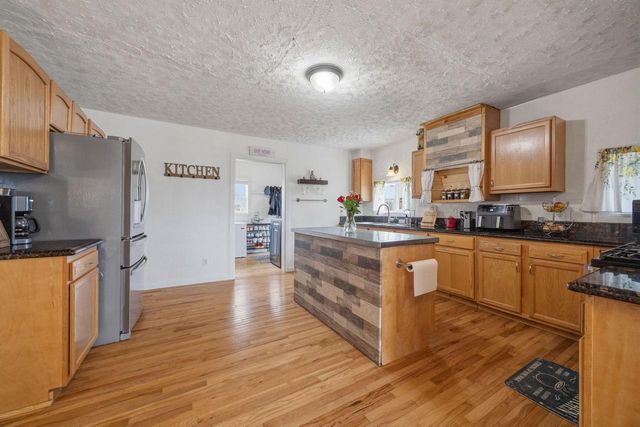 2425 S Oakhill Avenue, Janesville, WI 53546