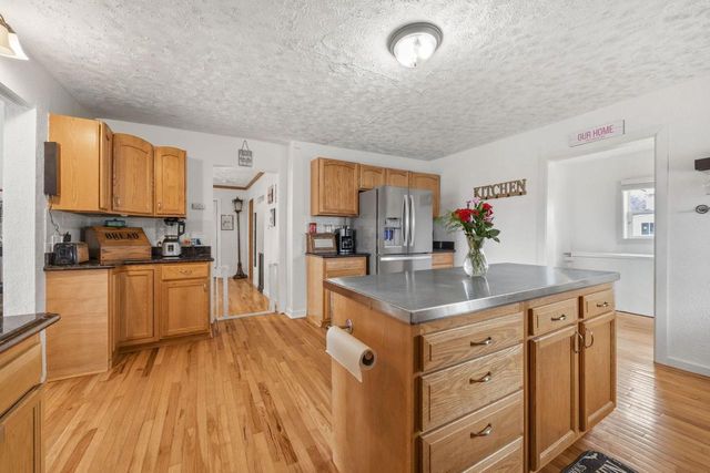 2425 S Oakhill Avenue, Janesville, WI 53546