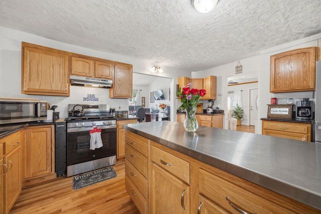 2425 S Oakhill Avenue, Janesville, WI 53546