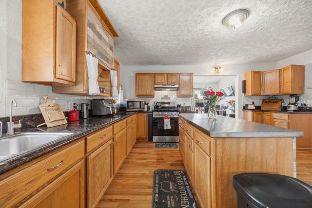 2425 S Oakhill Avenue, Janesville, WI 53546