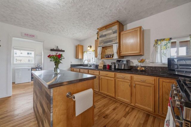 2425 S Oakhill Avenue, Janesville, WI 53546