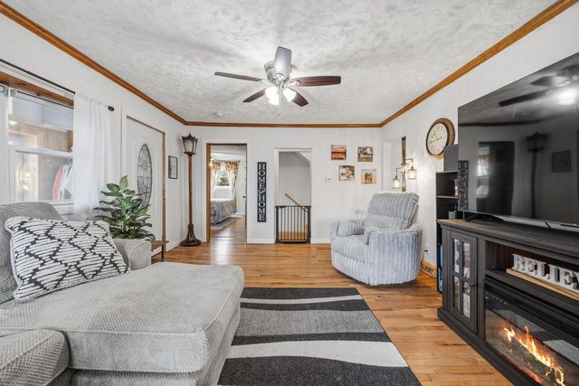 2425 S Oakhill Avenue, Janesville, WI 53546