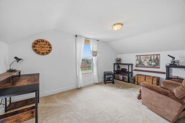 2425 S Oakhill Avenue, Janesville, WI 53546