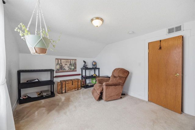 2425 S Oakhill Avenue, Janesville, WI 53546