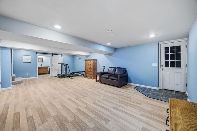2425 S Oakhill Avenue, Janesville, WI 53546