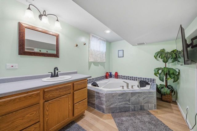 2425 S Oakhill Avenue, Janesville, WI 53546