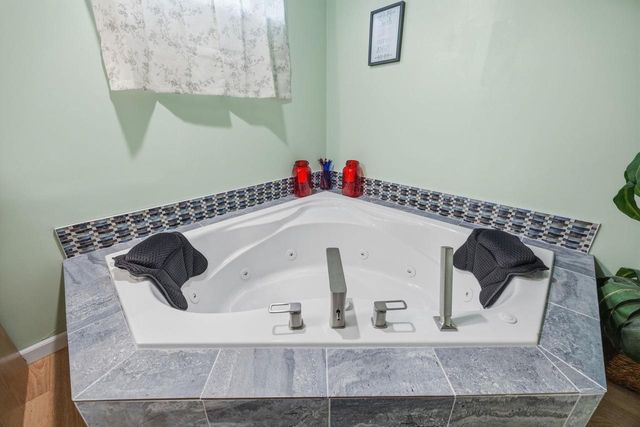 2425 S Oakhill Avenue, Janesville, WI 53546