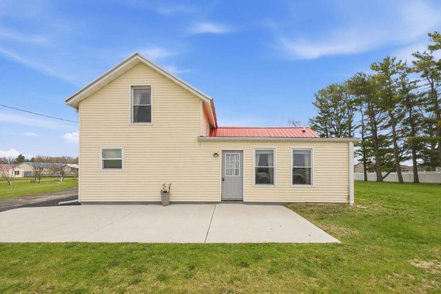 2425 S Oakhill Avenue, Janesville, WI 53546