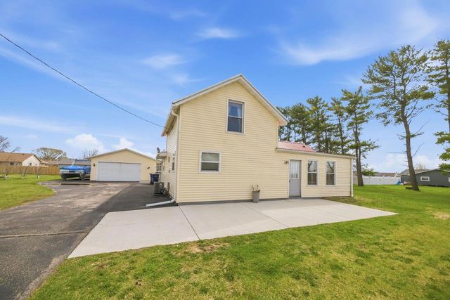 2425 S Oakhill Avenue, Janesville, WI 53546