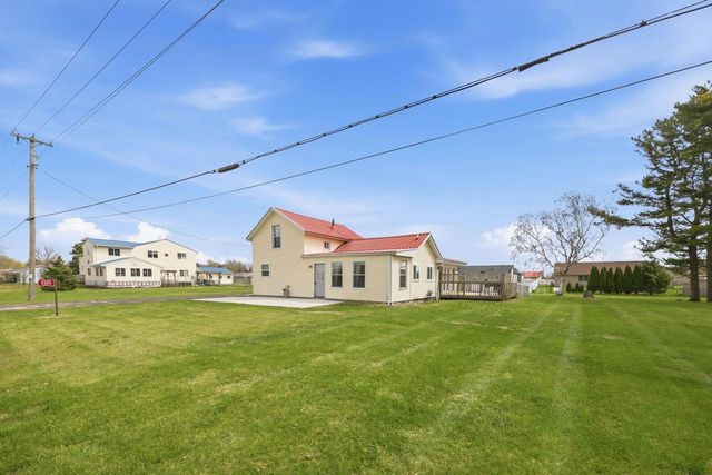 2425 S Oakhill Avenue, Janesville, WI 53546