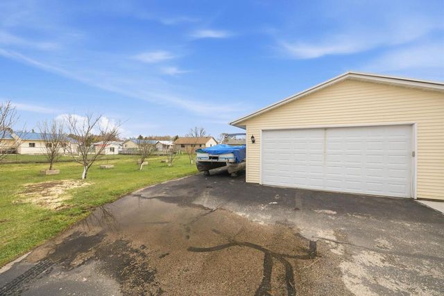 2425 S Oakhill Avenue, Janesville, WI 53546