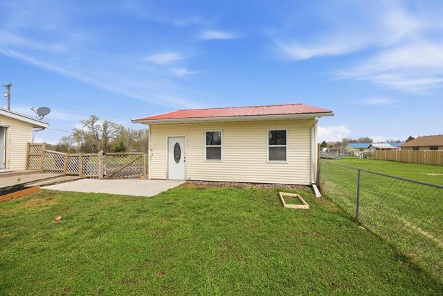 2425 S Oakhill Avenue, Janesville, WI 53546