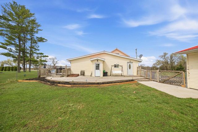 2425 S Oakhill Avenue, Janesville, WI 53546