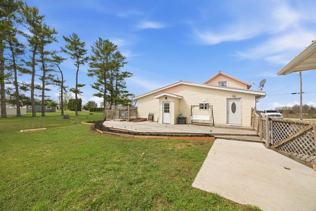 2425 S Oakhill Avenue, Janesville, WI 53546
