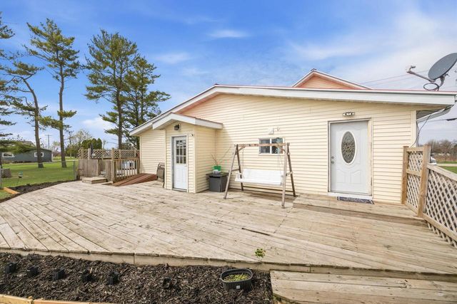 2425 S Oakhill Avenue, Janesville, WI 53546