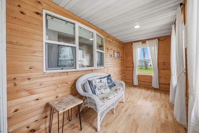 2425 S Oakhill Avenue, Janesville, WI 53546