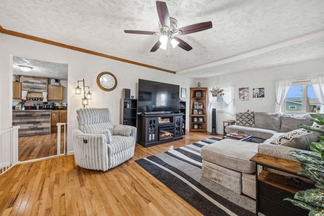 2425 S Oakhill Avenue, Janesville, WI 53546