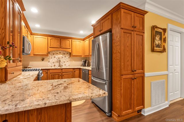 1125 Savoy Drive, Melville, NY 11747