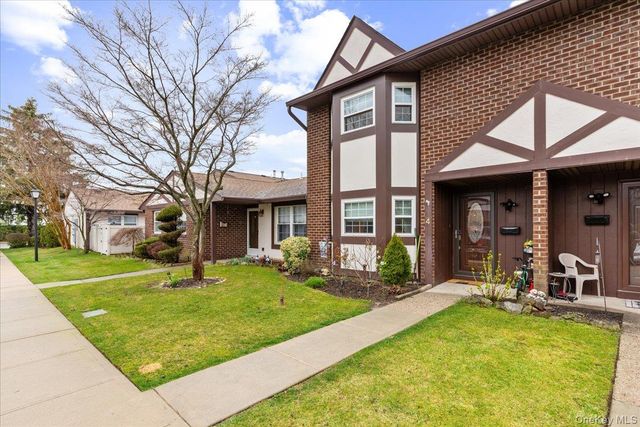 4 Raintree Court 4, Deer Park, NY 11729