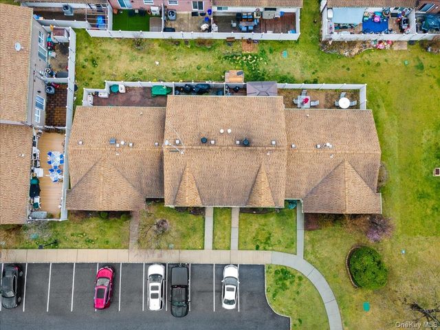 4 Raintree Court 4, Deer Park, NY 11729