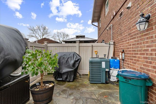 4 Raintree Court 4, Deer Park, NY 11729