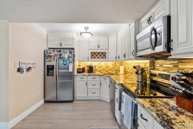 4 Raintree Court 4, Deer Park, NY 11729