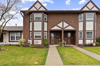 4 Raintree Court 4, Deer Park, NY 11729