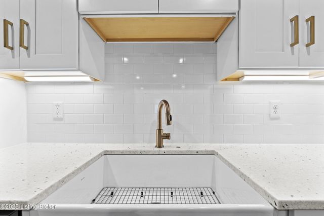 1112 E Burnett Ave, Louisville, KY 40217