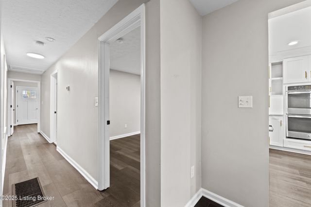 1112 E Burnett Ave, Louisville, KY 40217