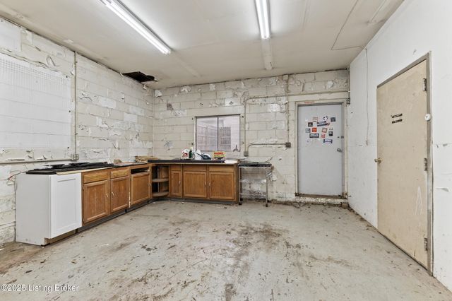 1112 E Burnett Ave, Louisville, KY 40217