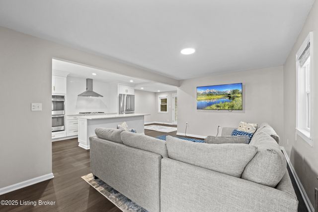 1112 E Burnett Ave, Louisville, KY 40217