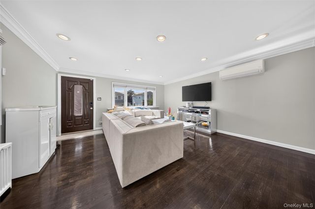41 Catherine Avenue, Franklin Square, NY 11010