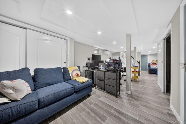 41 Catherine Avenue, Franklin Square, NY 11010