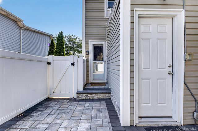 41 Catherine Avenue, Franklin Square, NY 11010