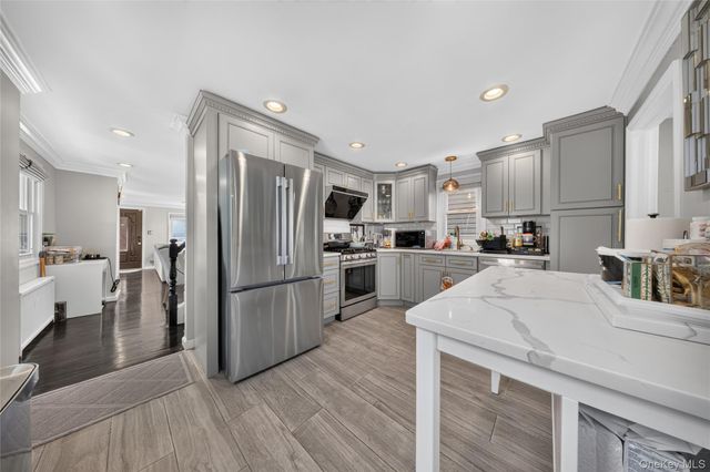 41 Catherine Avenue, Franklin Square, NY 11010