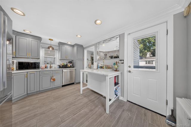 41 Catherine Avenue, Franklin Square, NY 11010