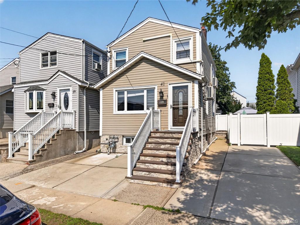 41 Catherine Avenue, Franklin Square, NY 11010