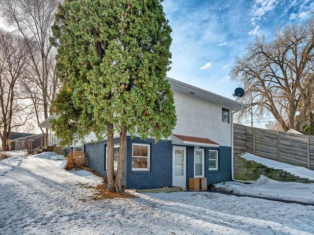 655 11th Avenue N, South Saint Paul, MN 55075