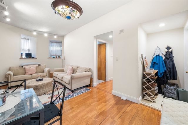 30 Peterborough H, Boston, MA 02215