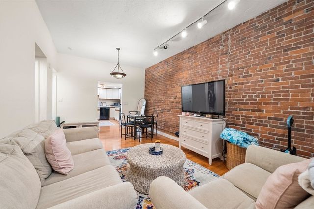 30 Peterborough H, Boston, MA 02215