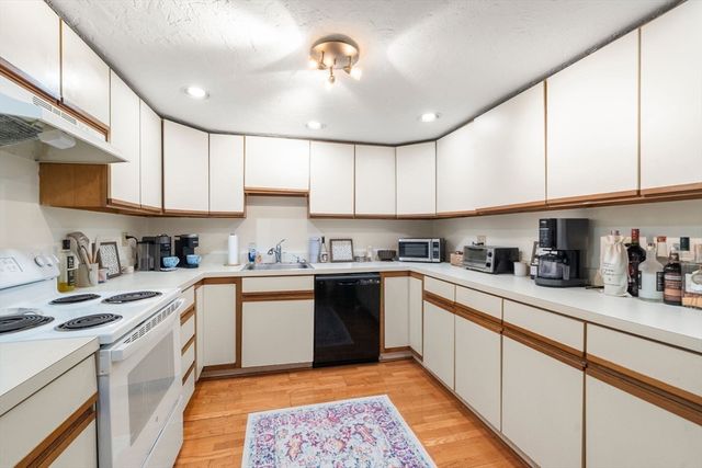 30 Peterborough H, Boston, MA 02215