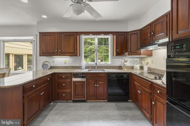 300 STONEHURST RD, Phoenix, MD 21131