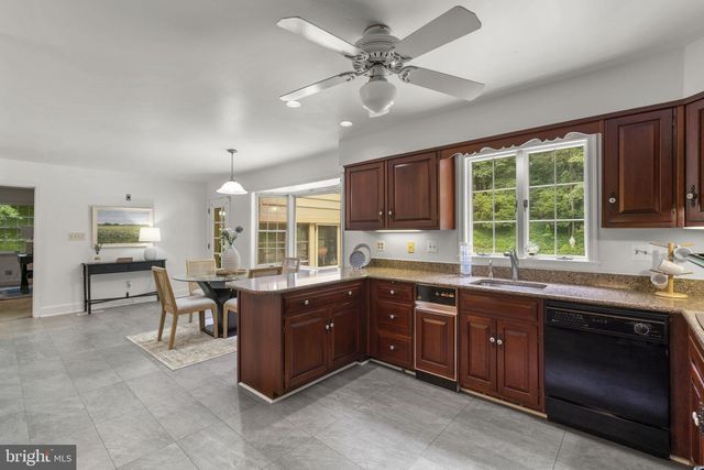 300 STONEHURST RD, Phoenix, MD 21131