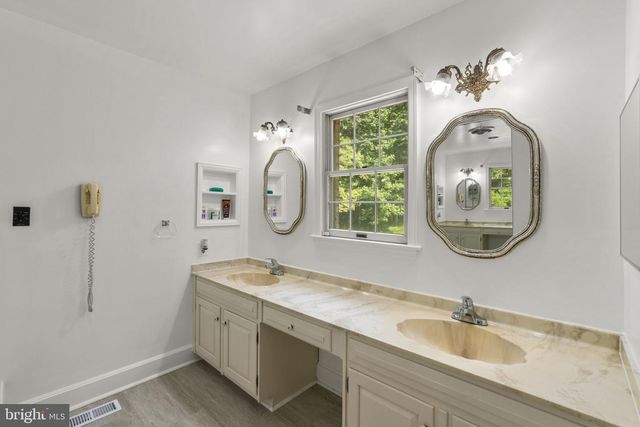 300 STONEHURST RD, Phoenix, MD 21131
