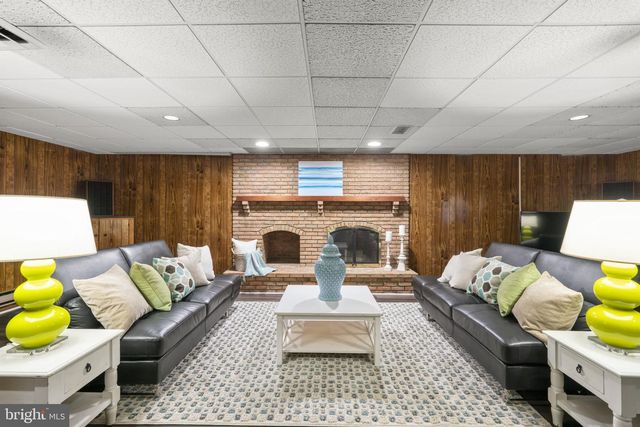300 STONEHURST RD, Phoenix, MD 21131